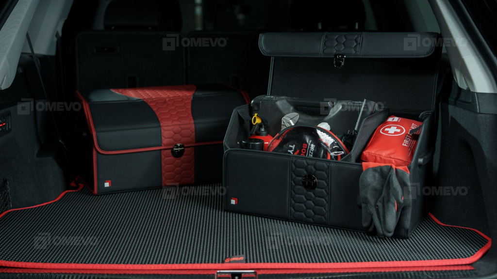 Organizery OMEVO z ekoskóry oraz mata do bagażnika czarny czerwony