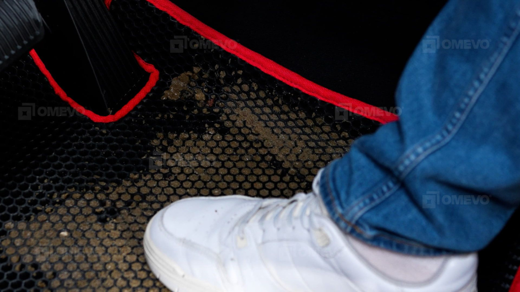 dywaniki omevo brud czarne z czerwonym